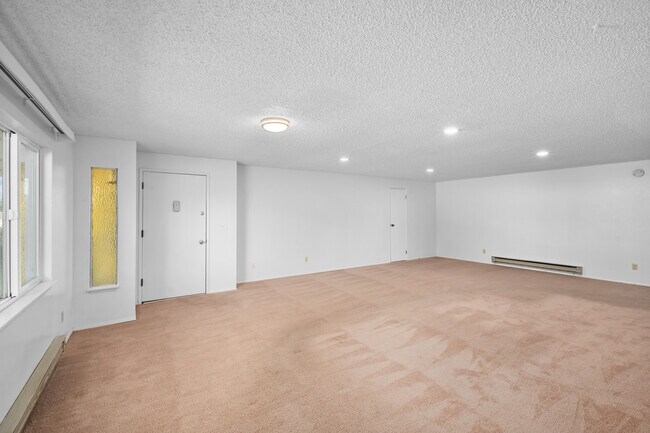 Building Photo - 1601 Norpoint Way NE