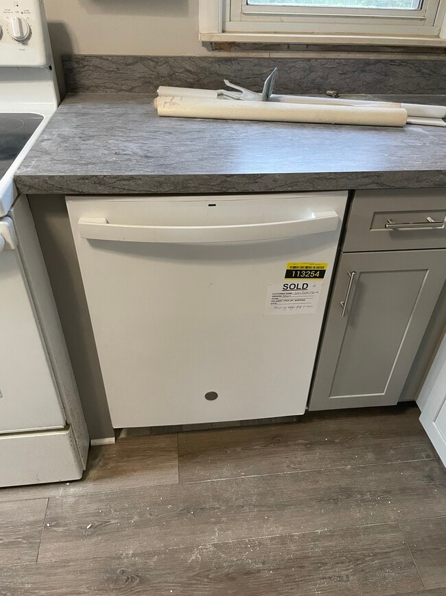 Building Photo - 131 W Evelyn Ave