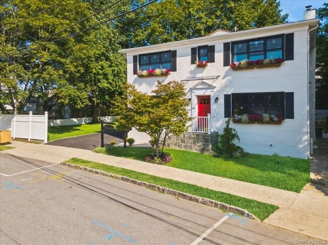 Building Photo - 25 Van Duzen Pl