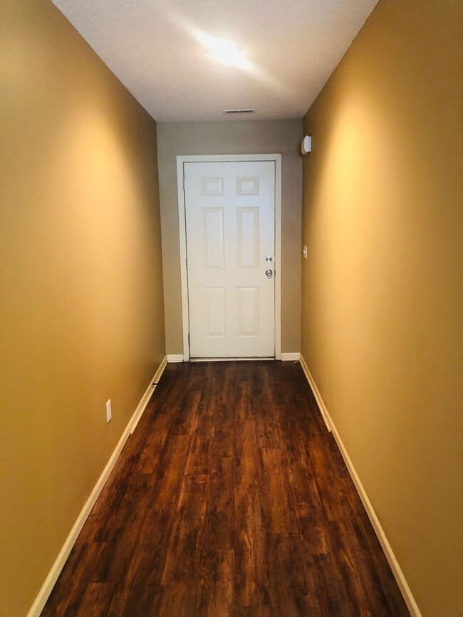 Building Photo - 909 Whitetail Ct