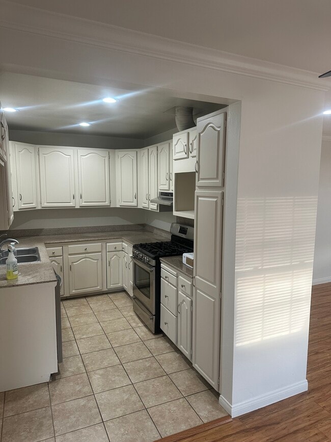 Foto del edificio - 1411 W 184th St