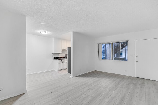 Building Photo - 3324 Drew St