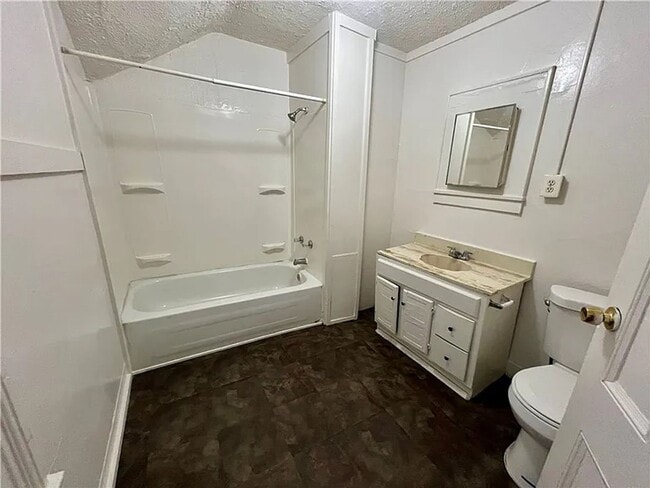 Foto del edificio - Move in Ready 4 Bedroom 1 1/2 bath house A...