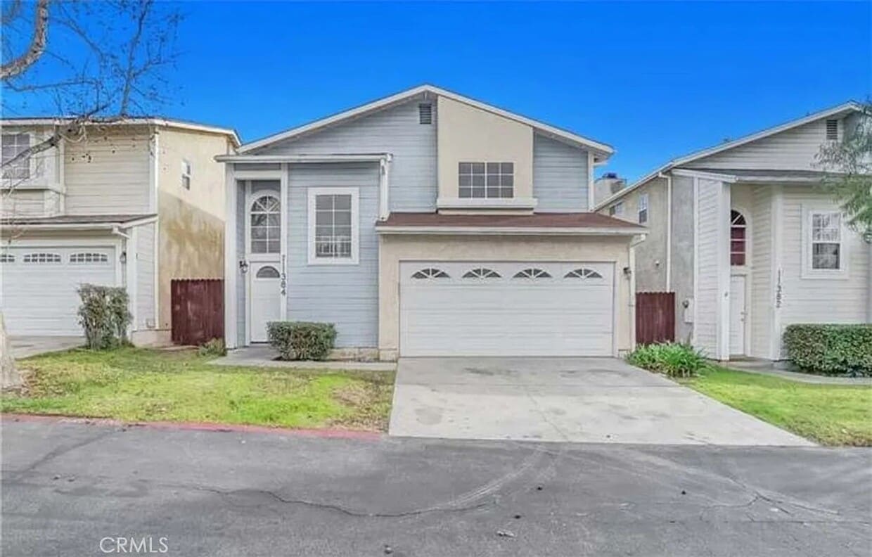 Primary Photo - Luxurious 2-Bedroom Townhome with Loft in ...
