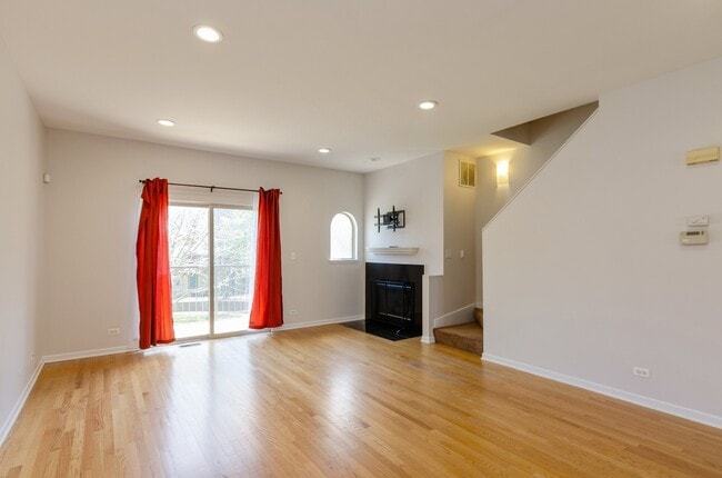 Building Photo - 4530 S Woodlawn Ave