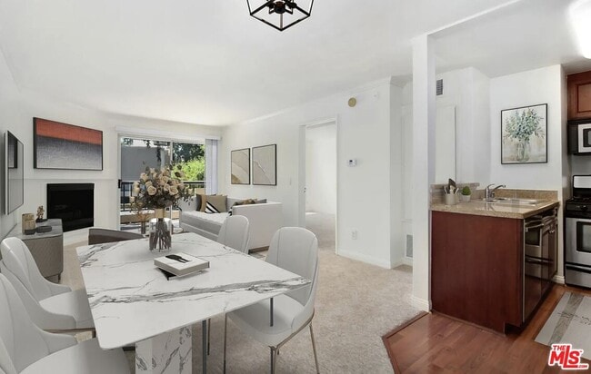 Building Photo - 5545 Canoga Ave