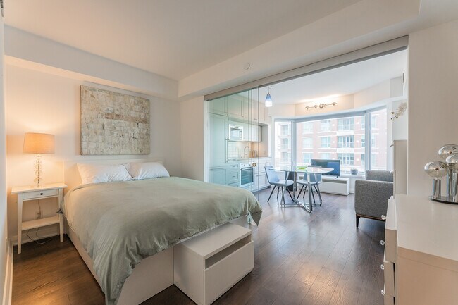 Photo du bâtiment - 155 Yorkville Ave