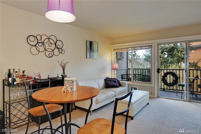 Building Photo - 1 br, 1 bath - 130 105th Ave SE Apt 218