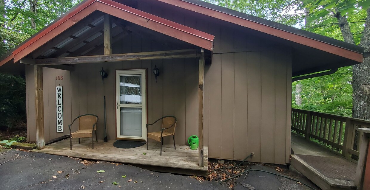 Primary Photo - Adorable 2 Bd/2Ba Home in Linville Land Ha...