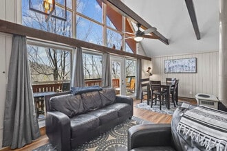 Building Photo - 102 Skiview Ln