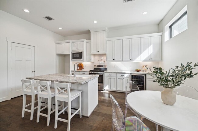 Foto del edificio - 5903 Petty St