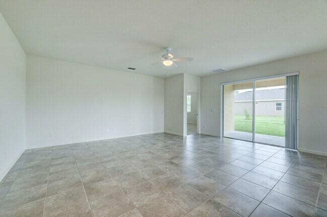 Building Photo - 2410 Condor Ln SW