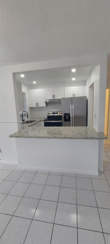 Foto principal - 3033 NW 43rd Ave