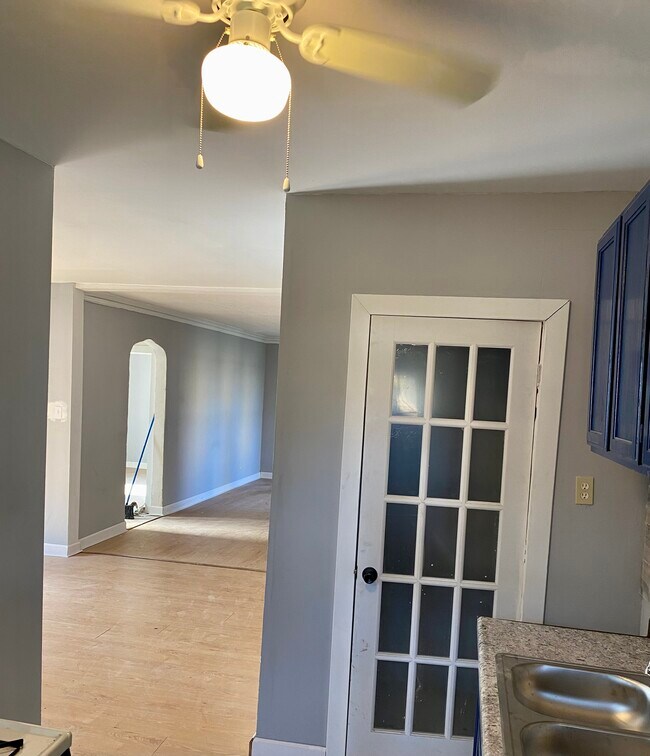 Entry - 4313 W Flournoy St