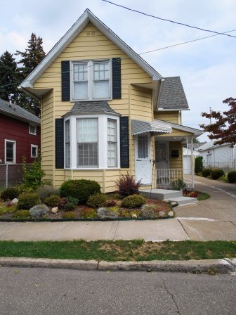 Building Photo - 2955 Maple St
