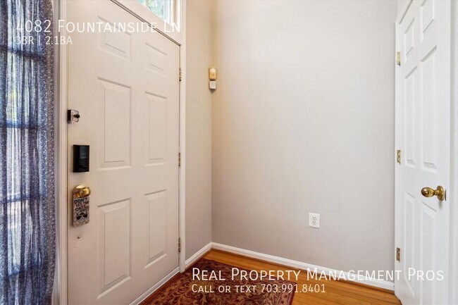 Foto del edificio - 4082 Fountainside Ln