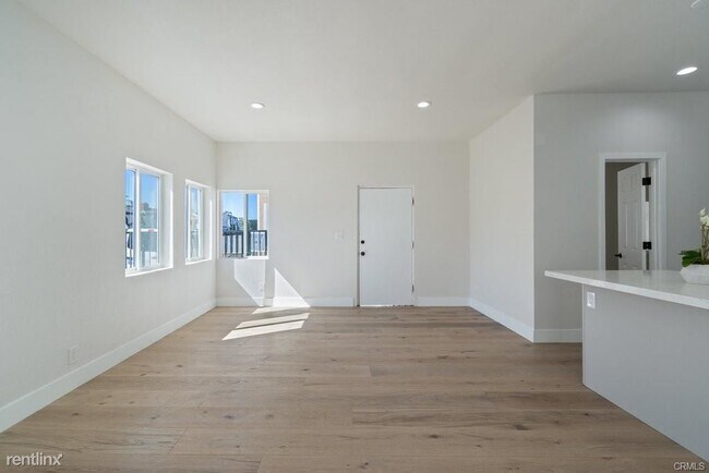 Building Photo - 2 br, 2 bath Condo - 1116 W Balboa Blvd Apt A