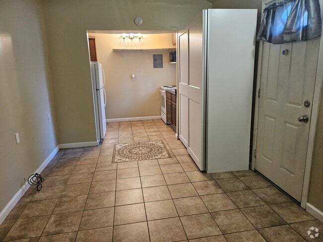 Building Photo - 24036 Gemwood Dr