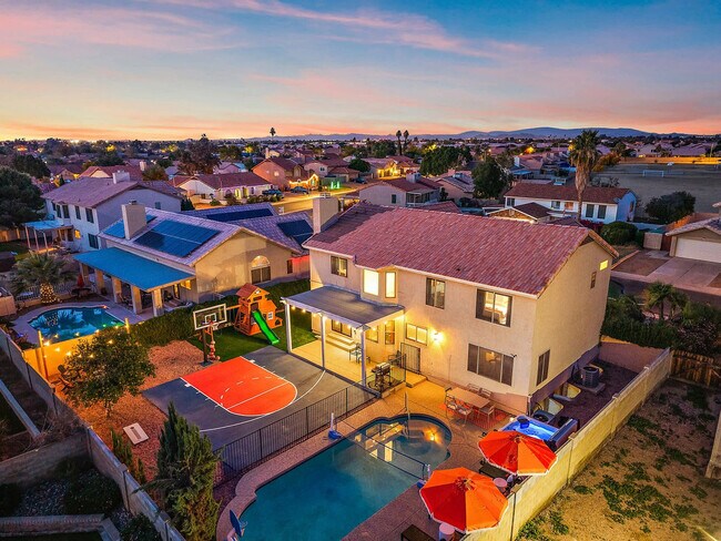 Foto del edificio - 7157 W Windrose Dr