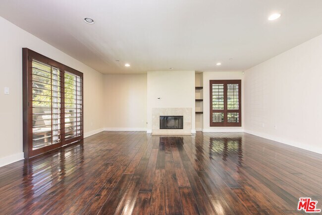 Foto del edificio - 7249 Franklin Ave