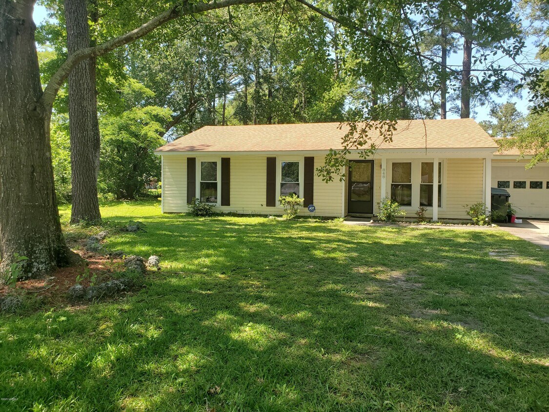 Primary Photo - 848 Halifax Cir