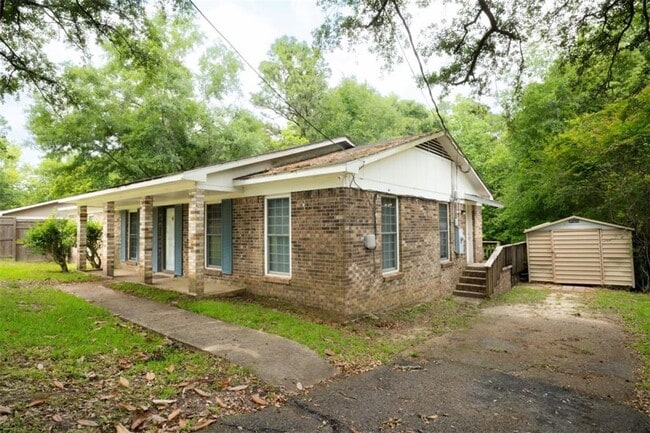 Building Photo - 5400 Larchmont Dr