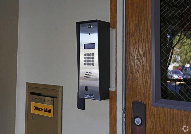 Con acceso controlado - Park Avenue Apartments