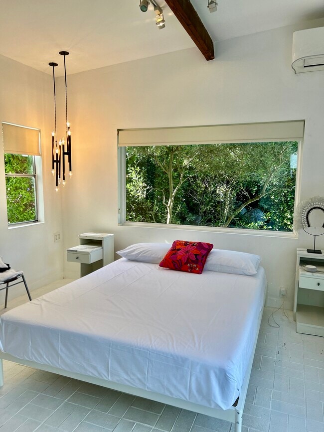 Building Photo - 1403 Oakwood Ave