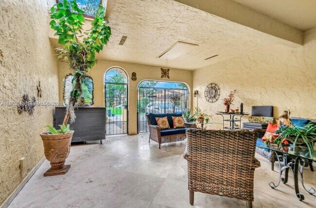 Foto del edificio - 3994 Estepona Ave