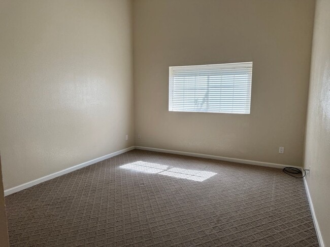 Building Photo - 1266 Hartford Cir