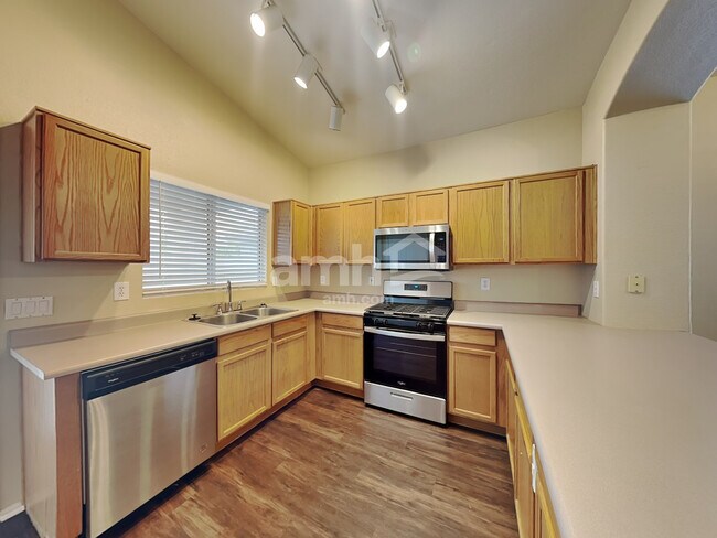 Foto del edificio - 15640 W Magnolia St