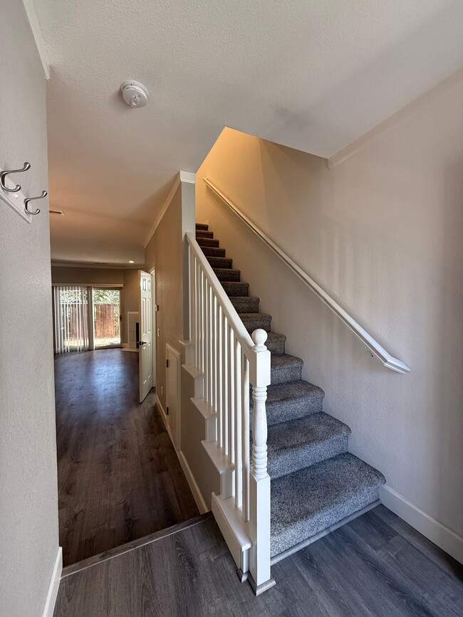 Building Photo - 1293 Eardley Ave