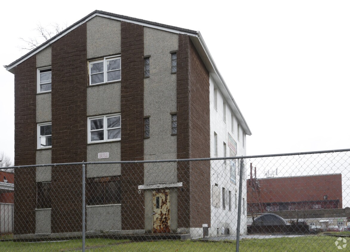 Primary Photo - 136-140 Main St