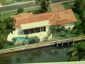 Building Photo - 537 Halyard Ln