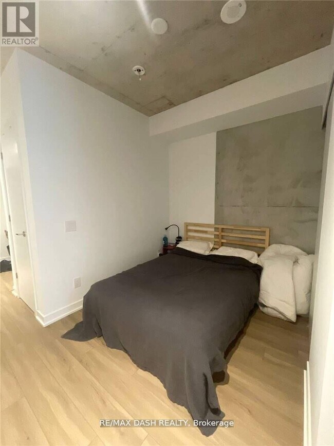 Photo du bâtiment - 458 Richmond St W