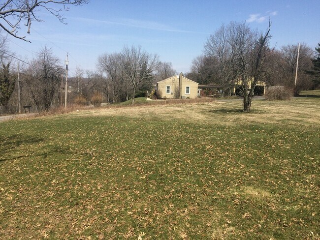 Building Photo - MOVE IN SPECIAL $500 OFF 1ST MONTH'S RENT!