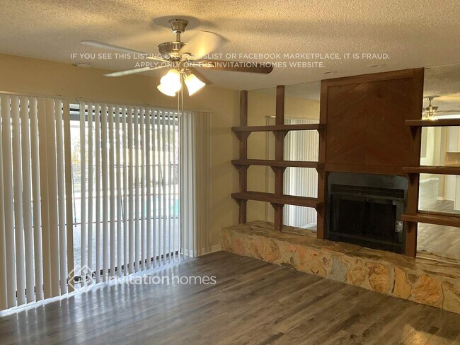 Foto del edificio - 1502 Carter Oaks Dr