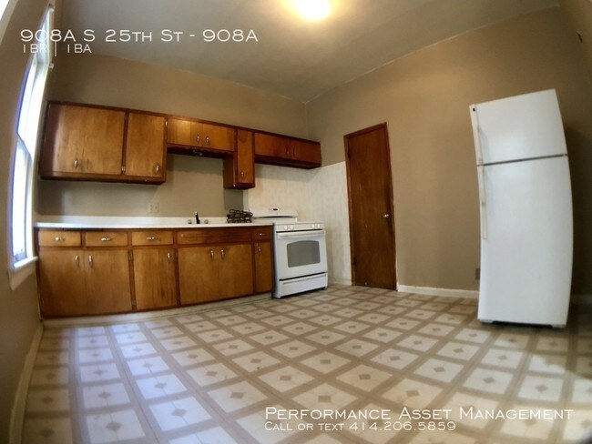 Building Photo - 906-908 S 25th St