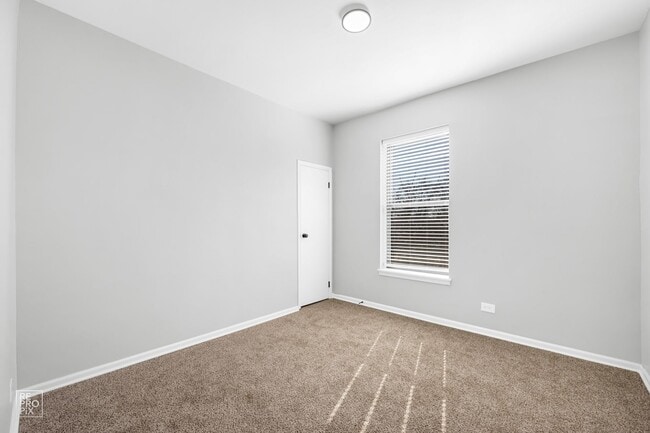 Building Photo - 5051 S Forrestville Ave