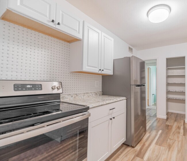 Building Photo - 170 Banyan Dr