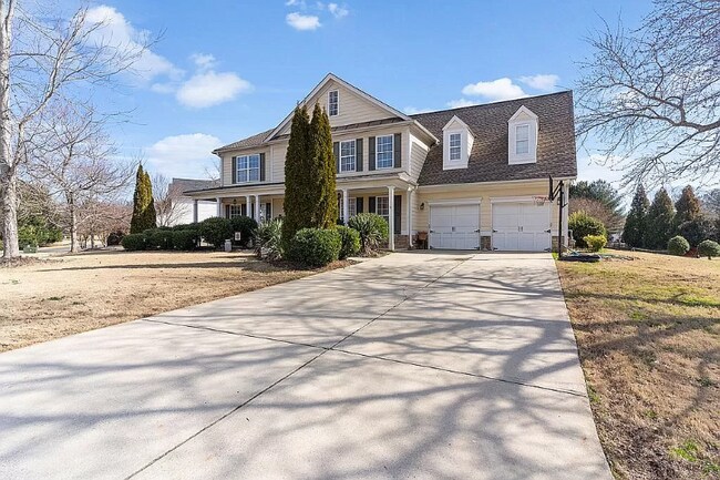 Building Photo - 3210 E Gate Dr