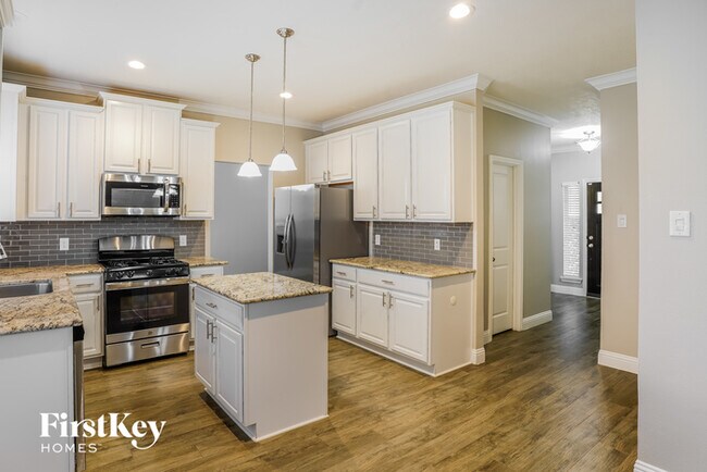 Foto del edificio - 6631 Forest Mill Ln
