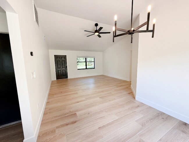 Foto del edificio - 3278 E Crown Dr