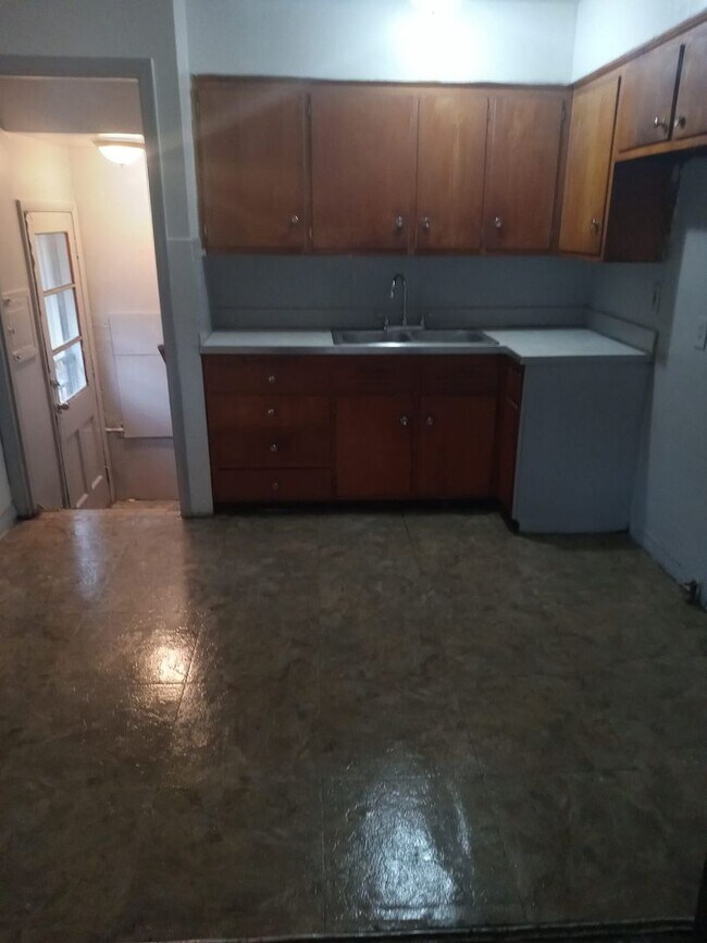 Foto del edificio - 4675 E 177th