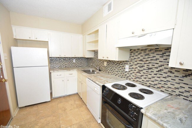 Building Photo - 1812 Sanford Dr