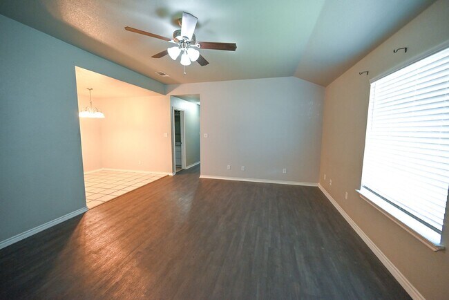 Foto del edificio - 2 Bed, 2 Bath Duplex Decatur TX