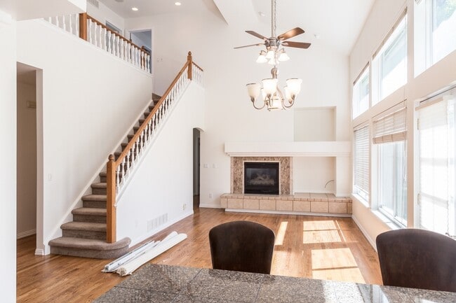 Building Photo - Gorgeous 4 bedroom home available in Willo...