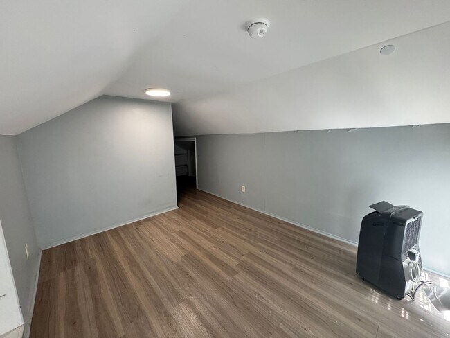 Building Photo - Apartment for rent! ALL BILLS INCLUDED!!!!!