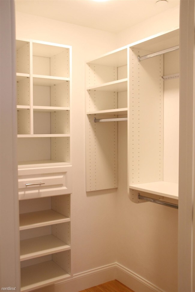 Foto del edificio - 387 W Broadway