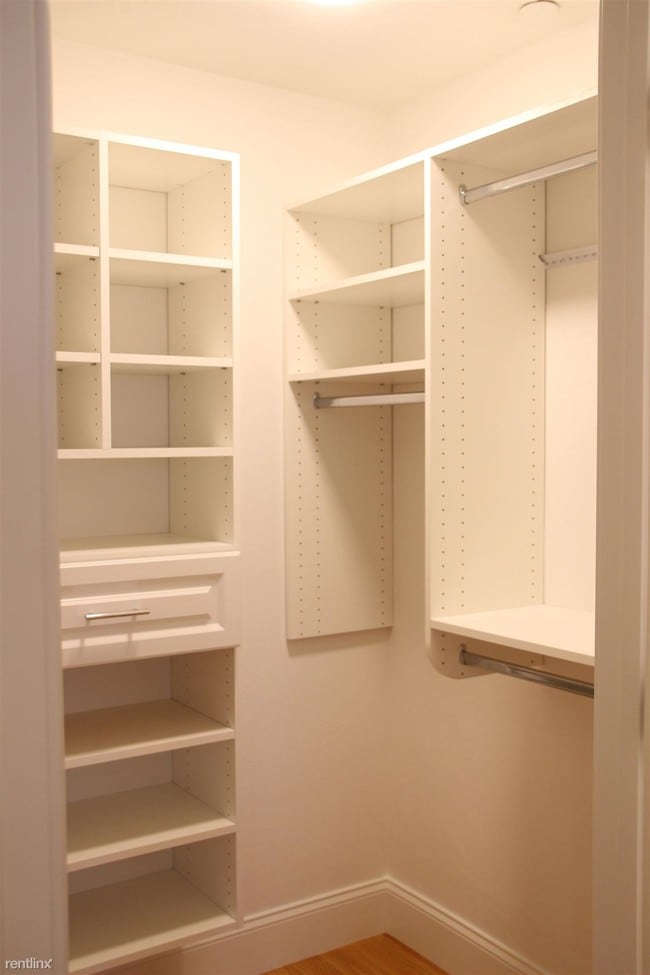 Building Photo - 387 W Broadway